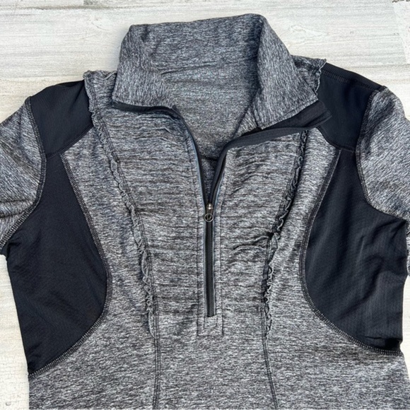 Lululemon Run Your Heart Out Size 8 Gray‎ Sweater w Thumbholes Activewear Yoga - Picture 5 of 15